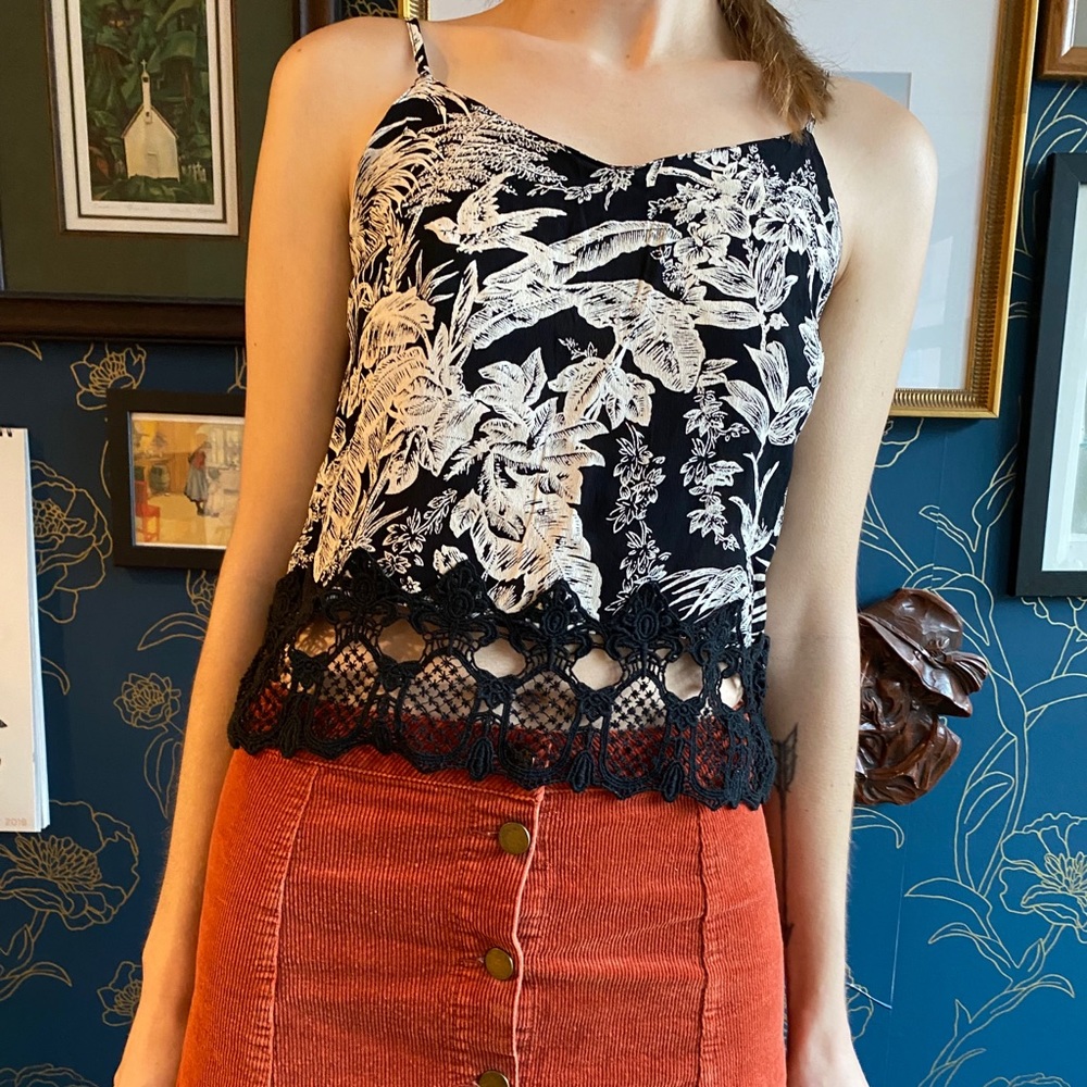 🖤 Lace Lined Crop Top 🖤